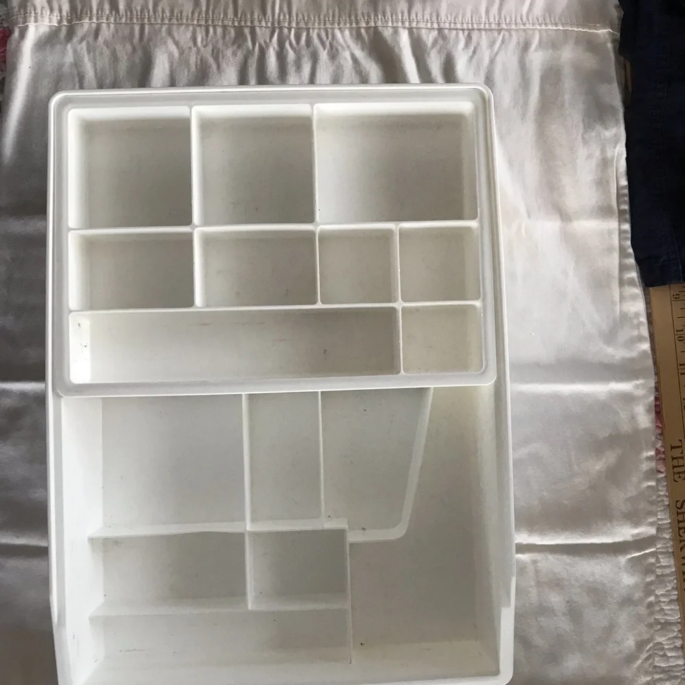 Drawer organizer. Toiletries, kitchen, office. 11” x 15”. 23 bins